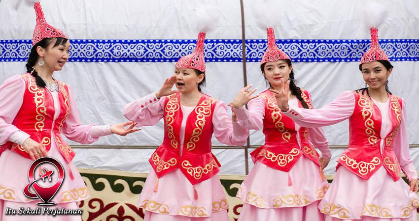 Kazakhstan, Memburu Kekayaan Kebudayaan
