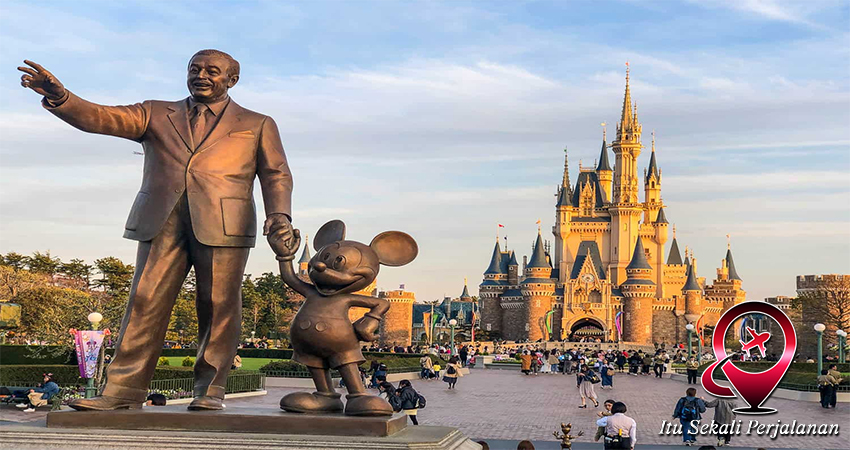 Wisata Keluarga : Bermain di Disneyland Jepang